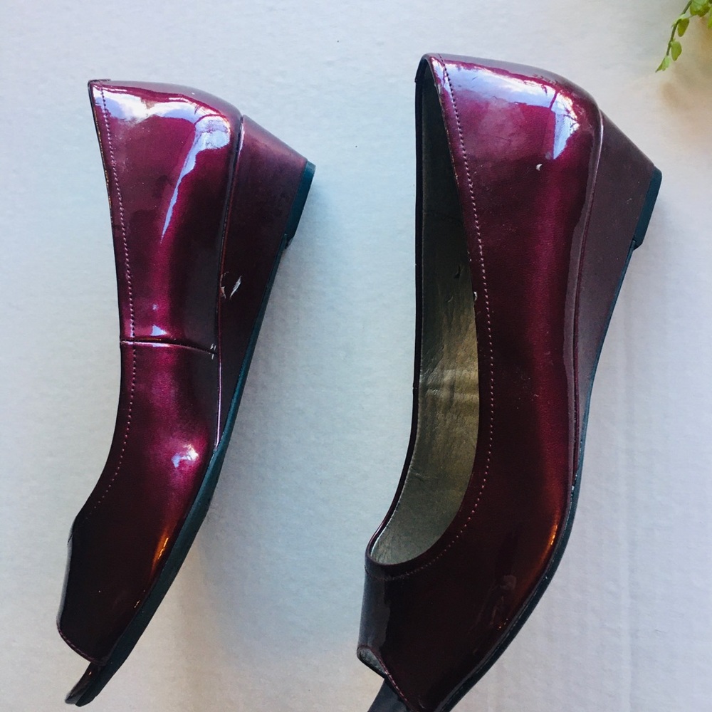 Me Too burgundy, patent, size 9 peep toe wedge heel